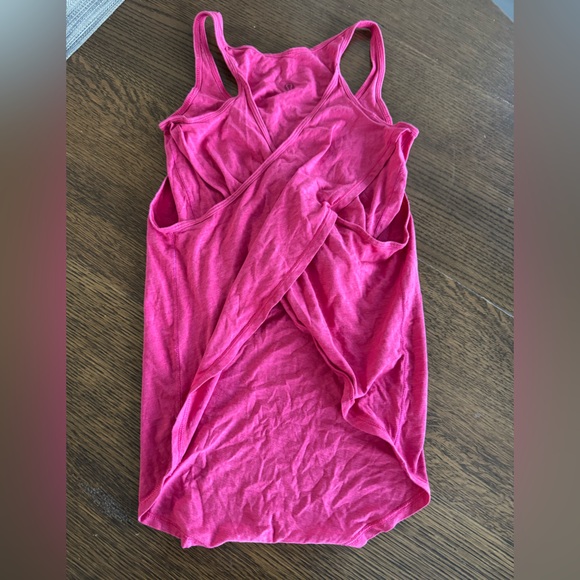 EUC LULULEMON SIZE 2 FITTED LAYERED STRETCHY TANK DOLPHIN BACK. - Picture 1 of 4